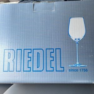 Set (6) wine glasses brand new $25.00 xmas bear set perfect condition $20.00 obo